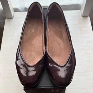 Naturalizer Patent Flats